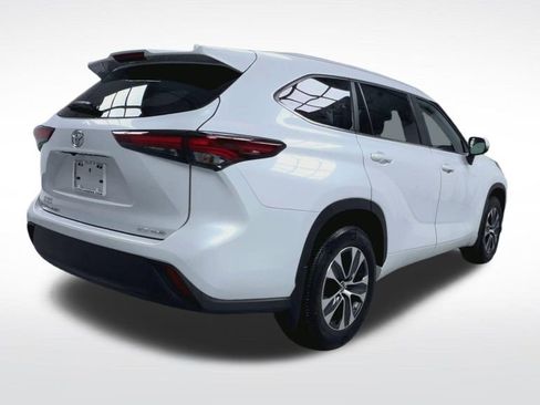 Certified 2024 Toyota Highlander XLE AWD/4WD image 27