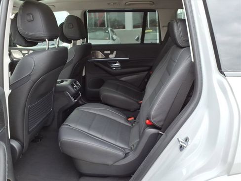 Used 2026 Mercedes-Benz GLS 450 4MATIC image 12