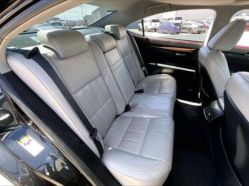 Used 2018 Lexus ES 350 w/ Luxury Package w/Wood Trim FWD image 19
