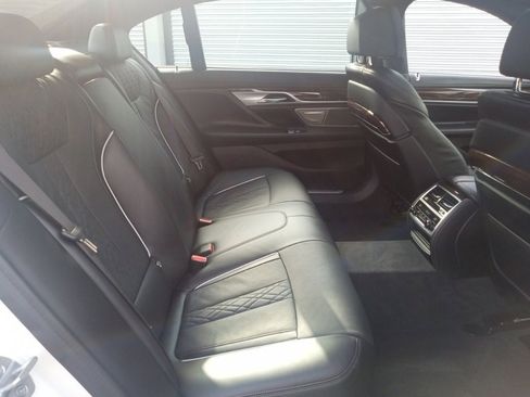 Used 2022 BMW 750i xDrive w/ Autobahn Package image 23