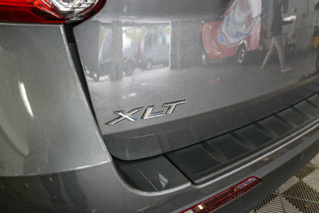 Used 2024 Ford Explorer XLT AWD/4WD image 9