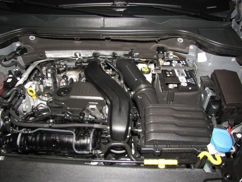 Used 2022 Volkswagen Taos SE image 21