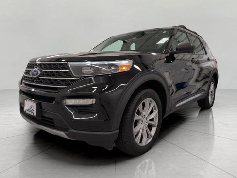 Used 2024 Ford Explorer XLT w/ Equipment Group 202A AWD/4WD image 13