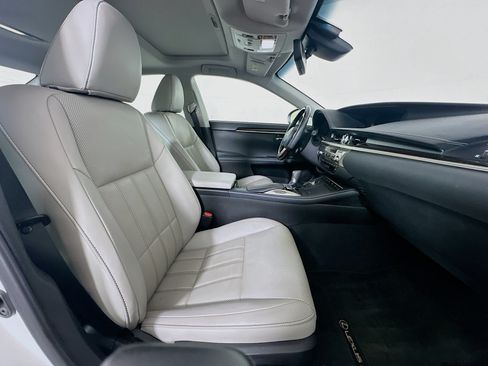Used 2018 Lexus ES 350 w/ Luxury Package w/Wood Trim FWD image 32