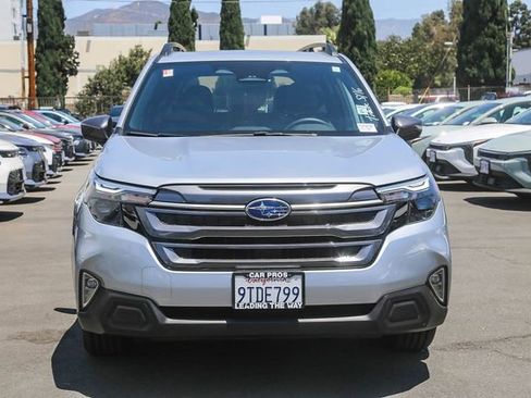 Used 2025 Subaru Forester Premium AWD/4WD image 3