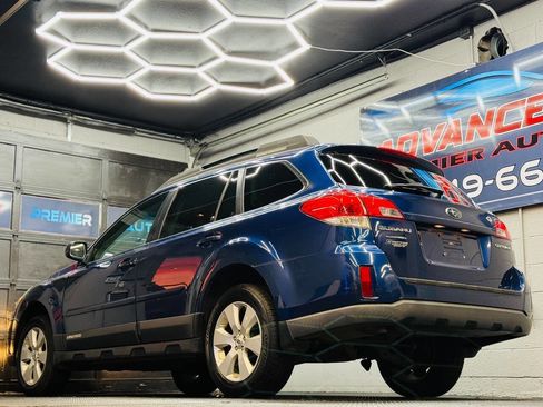 Used 2011 Subaru Outback 2.5i Limited image 11