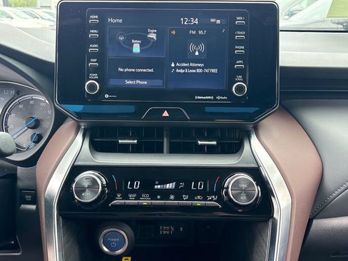 Used 2022 Toyota Venza XLE AWD/4WD image 23