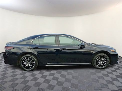 Used 2023 Toyota Camry SE image 7