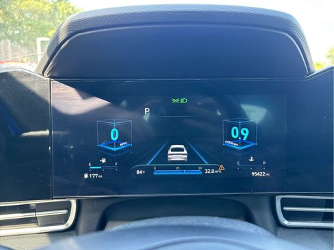 Used 2023 Hyundai Elantra SEL w/ Convenience Package FWD image 7
