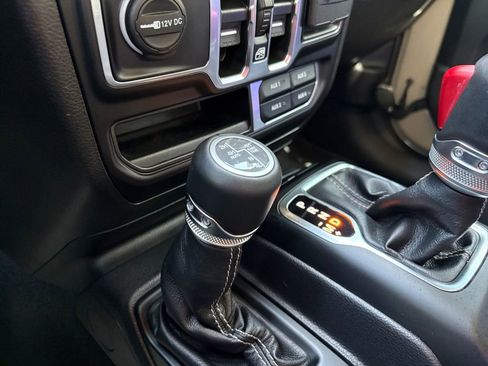 Used 2022 Jeep Wrangler Unlimited Sahara w/ Cold Weather Group image 27