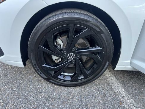 Used 2025 Volkswagen Jetta SE FWD image 25