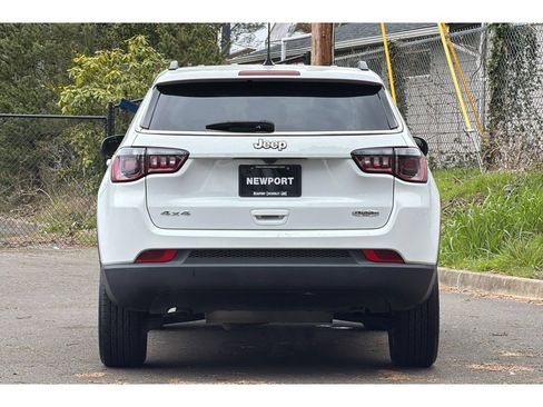 Used 2023 Jeep Compass Latitude AWD/4WD image 5