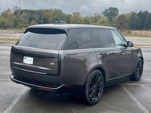 Used 2022 Land Rover Range Rover SE image 3