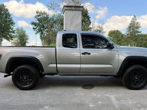Used 2019 Toyota Tacoma SR w/ SX Package RWD image 6