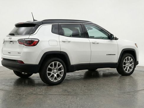 Used 2025 Jeep Compass Limited AWD/4WD image 9