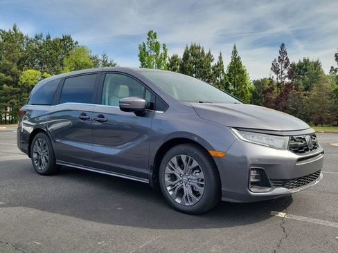New 2026 Honda Odyssey Touring image 3