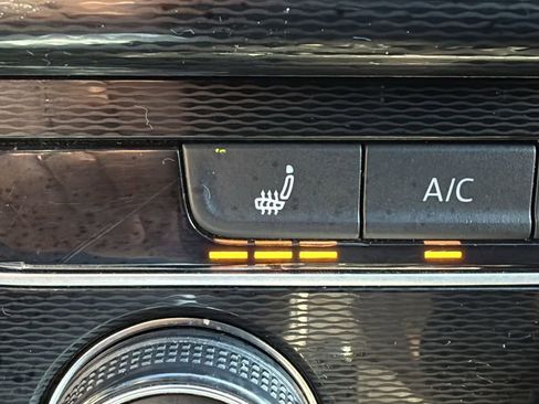 Used 2015 Volkswagen GTI SE image 25