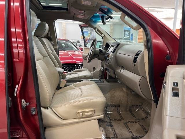 Used 2013 Nissan Frontier SL w/ Moonroof Pkg AWD/4WD image 26