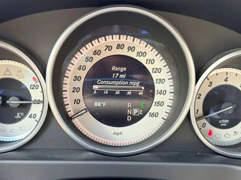 Used 2015 Mercedes-Benz E 400 4MATIC Sedan image 18