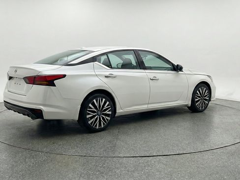 Used 2025 Nissan Altima 2.5 SV FWD image 9
