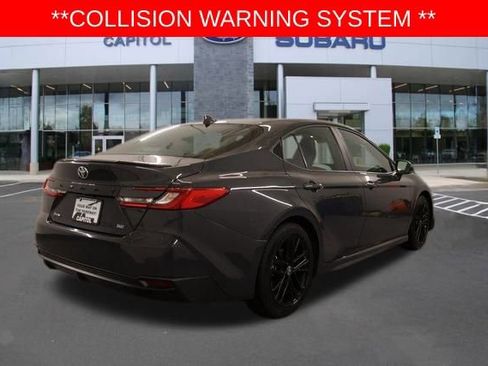 Used 2025 Toyota Camry SE image 4