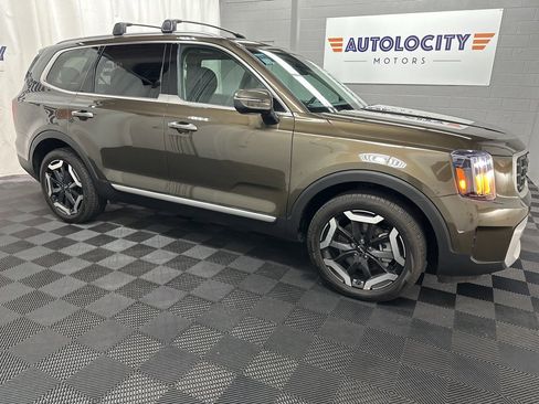 Used 2025 Kia Telluride S image 2