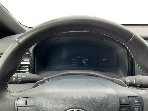 Used 2025 Toyota Camry SE FWD image 11