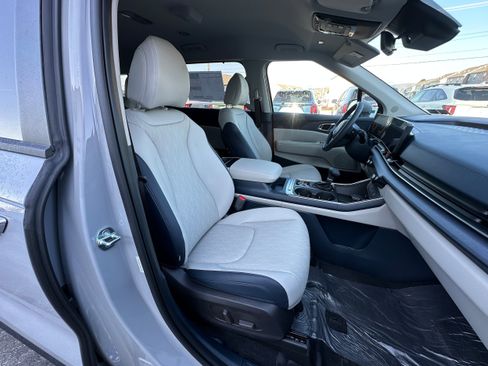 New 2026 Kia Carnival EX FWD image 31