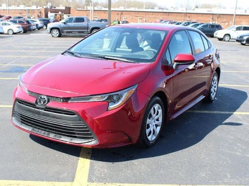 Used 2023 Toyota Corolla LE image 2