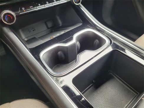 Used 2025 Chevrolet Traverse LT image 35