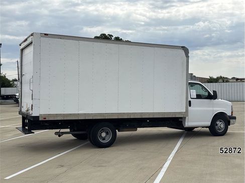 Used 2016 Chevrolet Express 3500 Extended RWD image 2