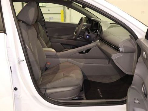 Used 2024 Hyundai Elantra SE FWD image 16