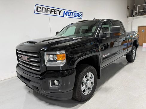 Used 2019 GMC Sierra 2500 SLT w/ Duramax Plus Package AWD/4WD image 2