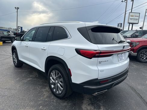 Used 2025 Buick Enclave Preferred AWD/4WD image 5