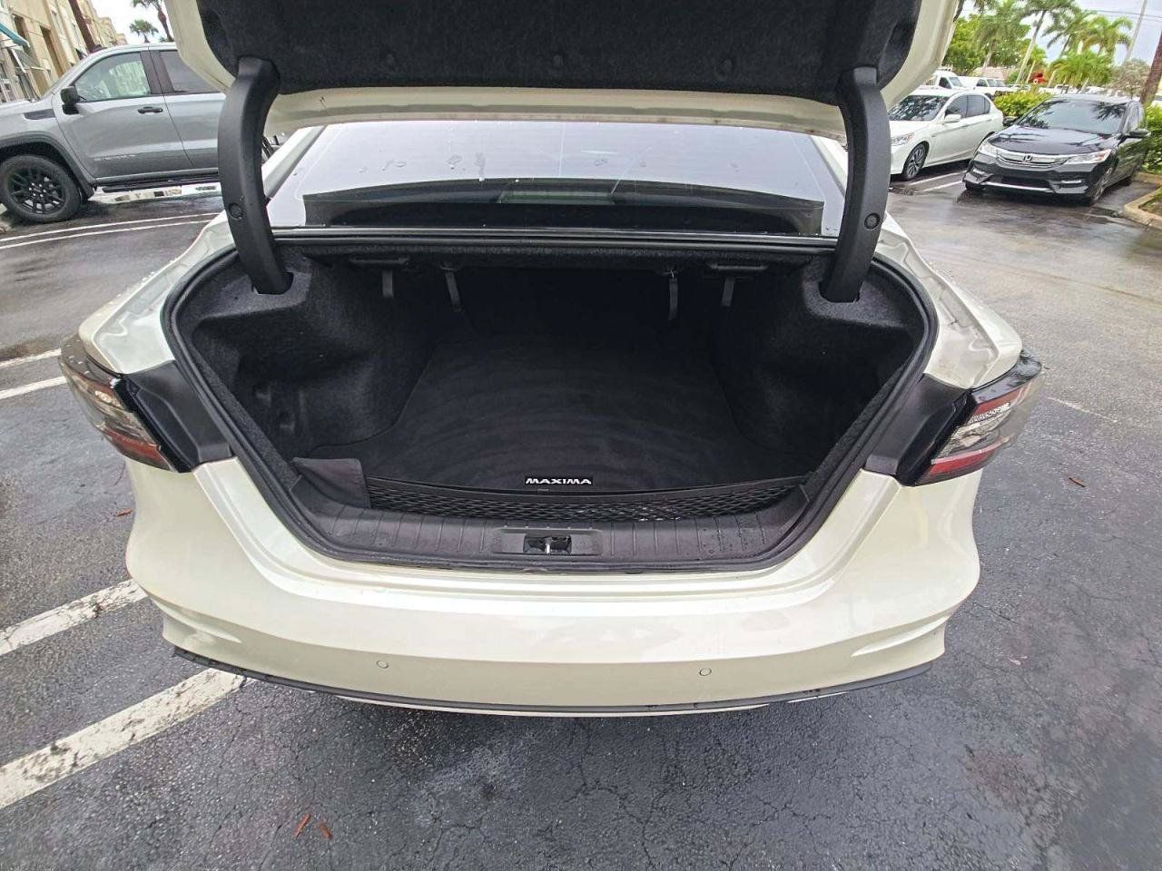Used 2019 Nissan Maxima 3.5 SL w/ Floor Mat Group FWD image 12