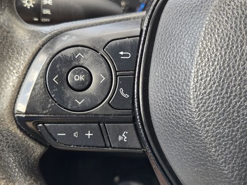 Used 2021 Toyota RAV4 LE image 27