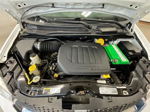 Used 2019 Dodge Grand Caravan SE w/ UConnect Hands-Free Group image 25