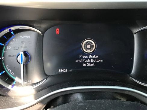 Used 2024 Chrysler Pacifica Limited FWD image 7