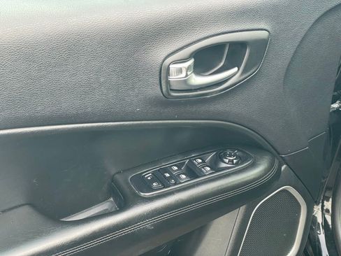 Used 2019 Jeep Compass Altitude image 11