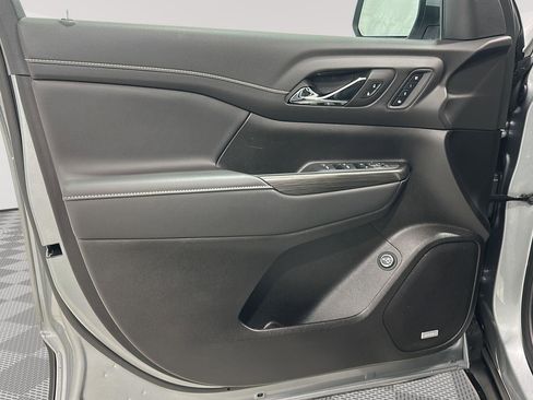 Used 2023 GMC Acadia SLT w/ Preferred Package image 20