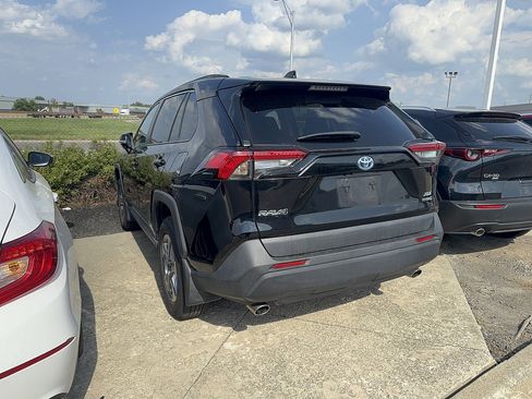 Used 2023 Toyota RAV4 XLE w/ Convenience Package AWD/4WD image 2