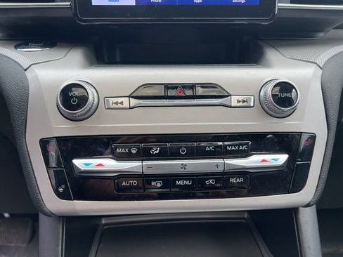 Used 2023 Ford Explorer XLT w/ Equipment Group 202A image 31