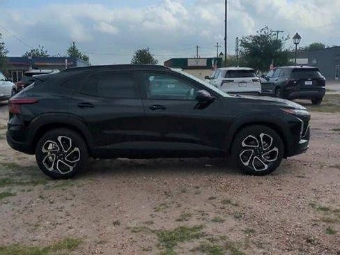 New 2026 Chevrolet Trax RS w/ Sunroof Package FWD image 9