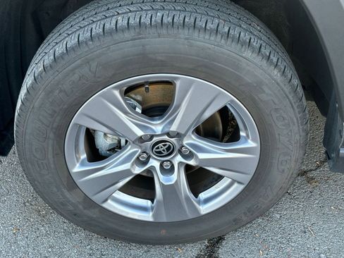 Used 2025 Toyota RAV4 XLE image 32