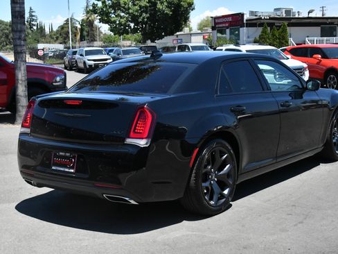 Used 2021 Chrysler 300 Touring w/ Sport Appearance Package RWD image 8