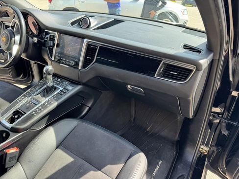 Used 2018 Porsche Macan Sport Edition AWD/4WD image 23