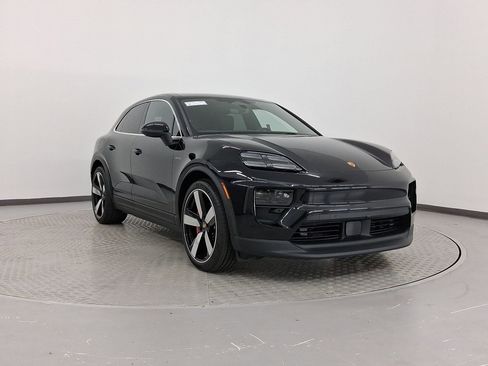 Used 2025 Porsche Macan 4S Electric AWD/4WD image 9