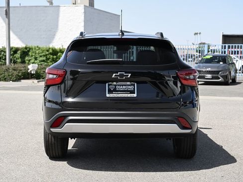 New 2026 Chevrolet Trax LT w/ LPO, Blackout Package FWD image 5