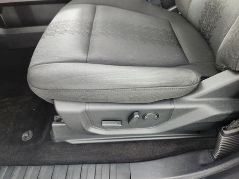 Used 2019 Ford F150 XLT w/ Equipment Group 302A Luxury AWD/4WD image 13