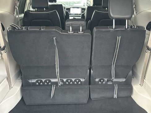 Certified 2024 Chrysler Pacifica Limited image 23